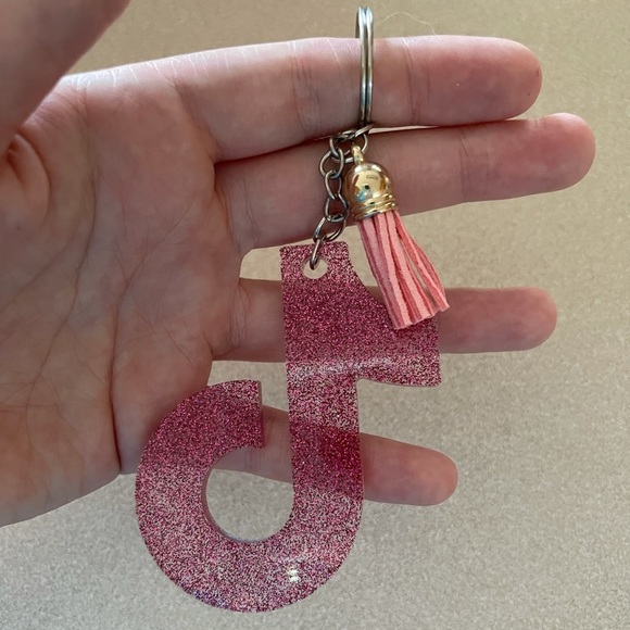 🎉🎉HP🎉🎉 Handmade Tik Tok Logo Keychain - Picture 2 of 6